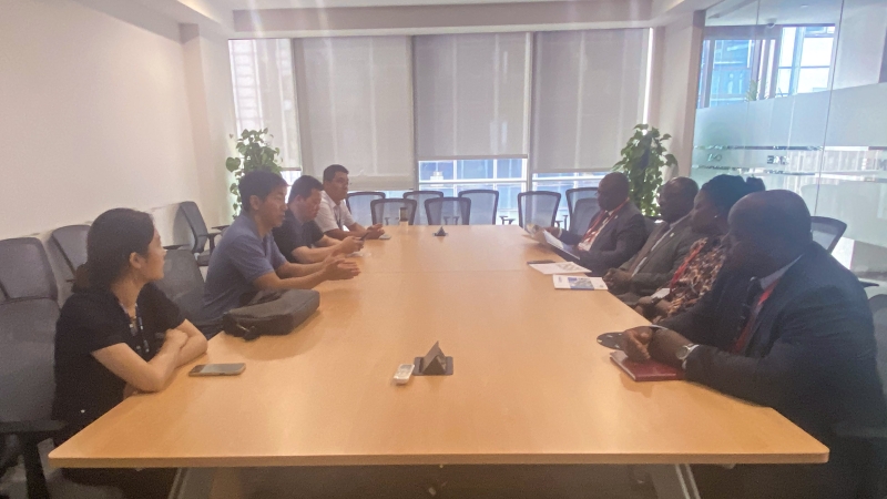 贊比亞共和國(guó)總統(tǒng)辦公廳副秘書(shū)長(zhǎng)Siazongo D Siakelenge一行到訪中機(jī)國(guó)際